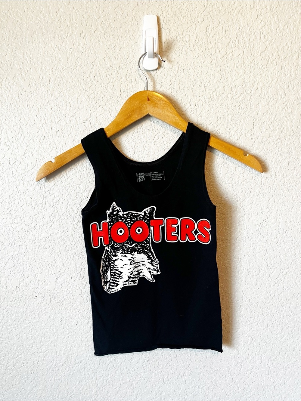 Hooters Women’s XS Black Owl Logo Tank Top Graphic Shirt Delightfully Tacky
